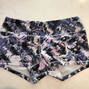 Fleo Mid-Rise Short